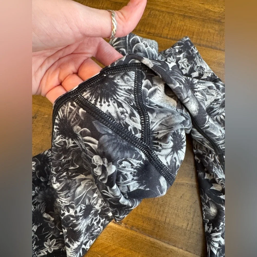 LULULEMON Flowabunga floral crop Capri legging size 6